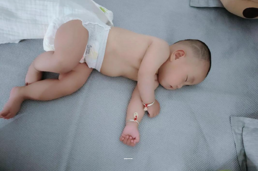 启东宝宝偏头怎么纠正